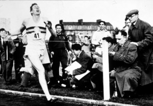 Roger_Bannister_Breaking4